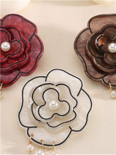 Broche flor de resina con perlas 2