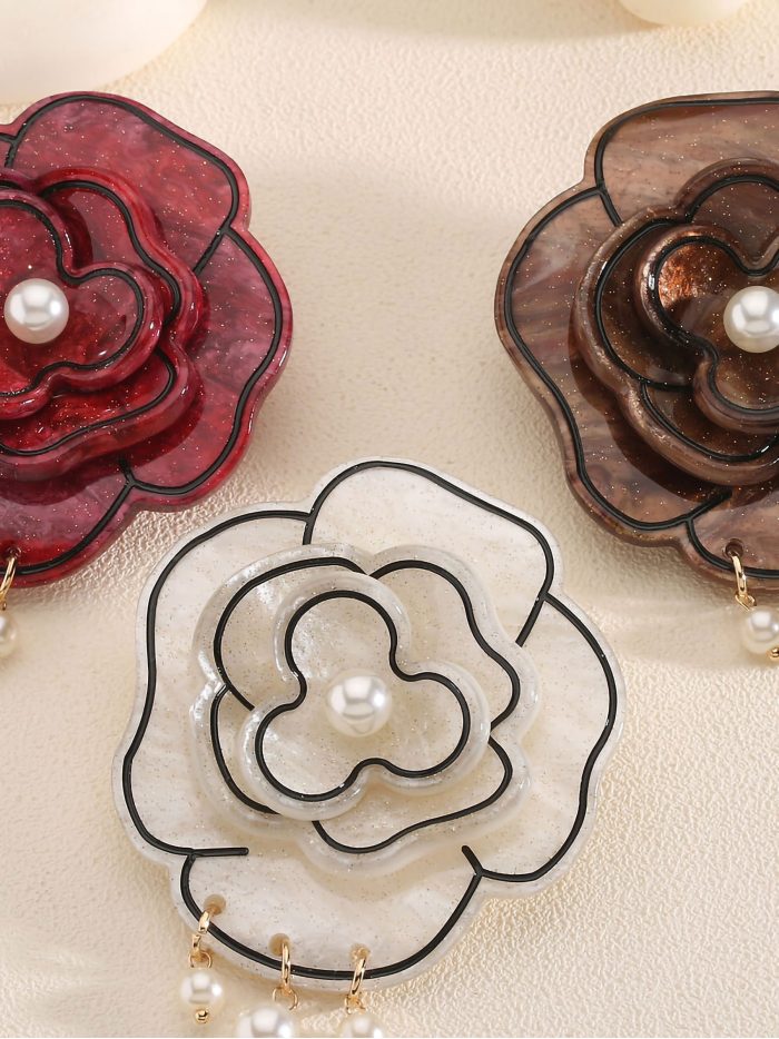 Broche flor de resina con perlas