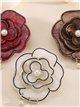 Broche flor de resina con perlas