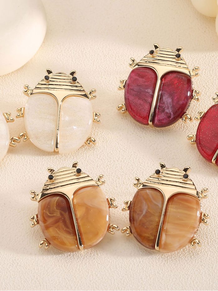 Pendientes mariquita de resina