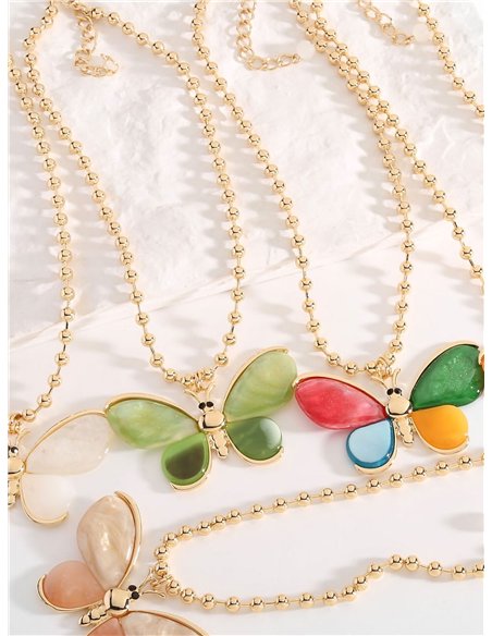 Collar cuentas con colgante mariposa de resina