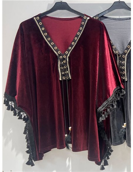 Blusa de terciopelo con borlas