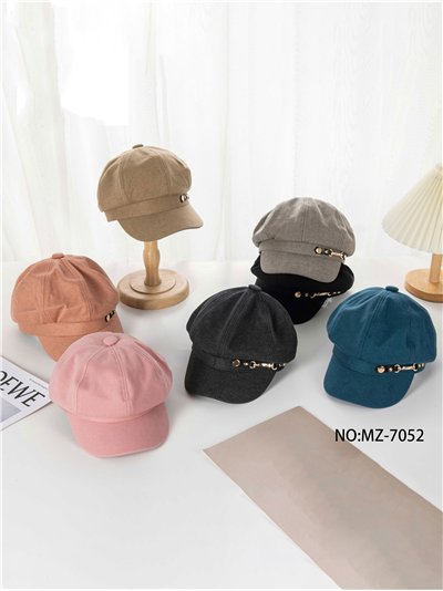 Gorra con visera detalle cadena 2