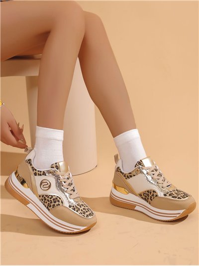 Deportiva con plataforma y detalles metalizados 2