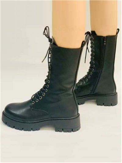 Bota militar alta con cordones