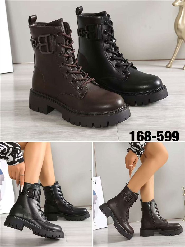 Botín militar con hebilla