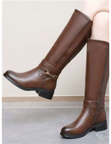 Bota hípica con adorno metálico