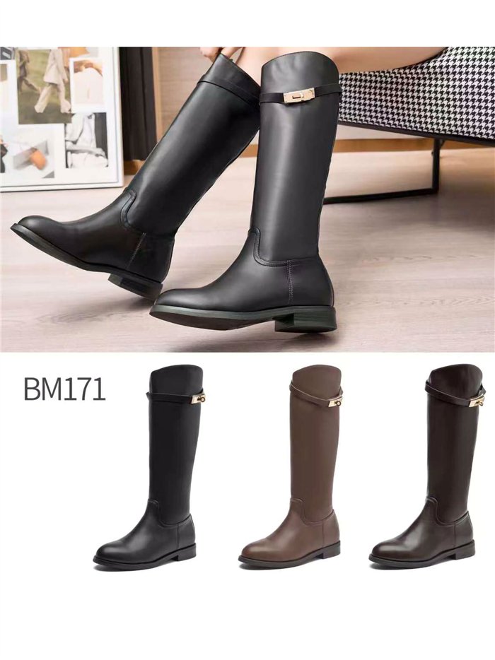 Bota hípica con adorno metálico