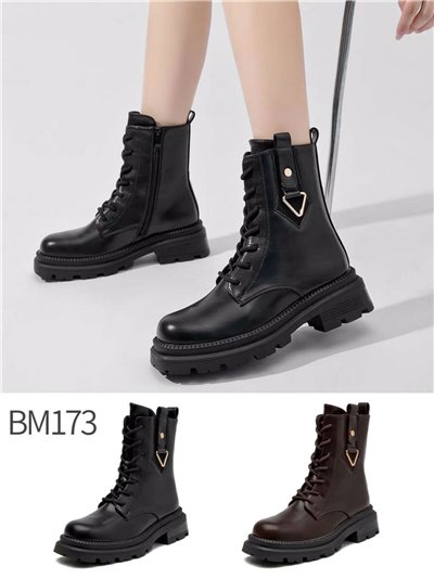 Botín militar con adorno metálico 2