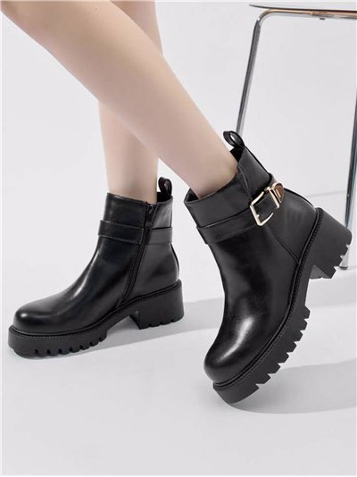 Botín con hebilla y suela track