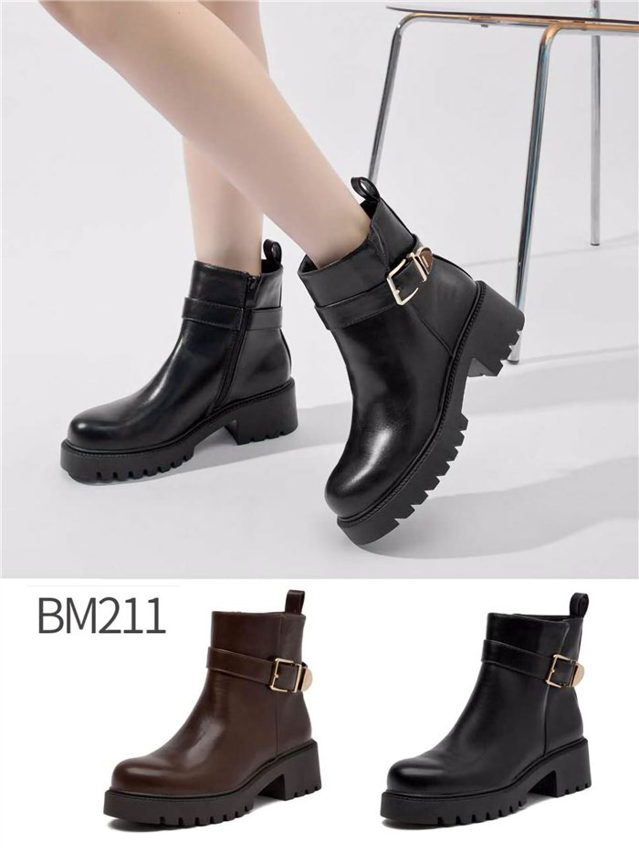 Botín con hebilla y suela track