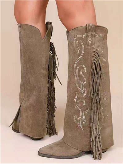 Bota alta western con flecos y bordados