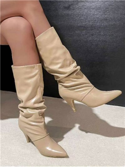 Bota media caña arrugada tacón cono