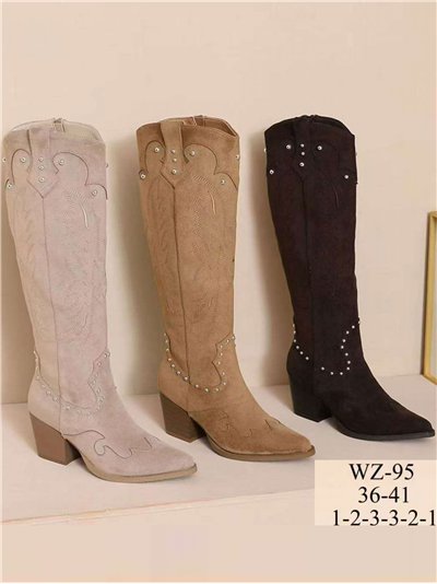 Bota cowboy alta bordada efecto ante con tachas 2