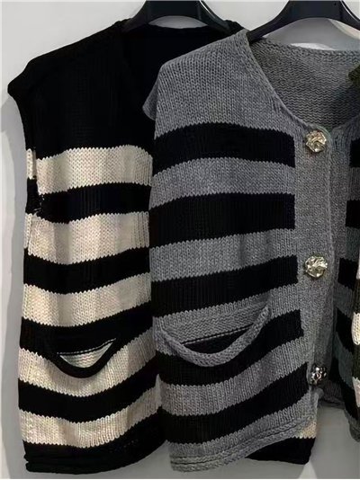 Chaleco punto rayas botones dorados 2