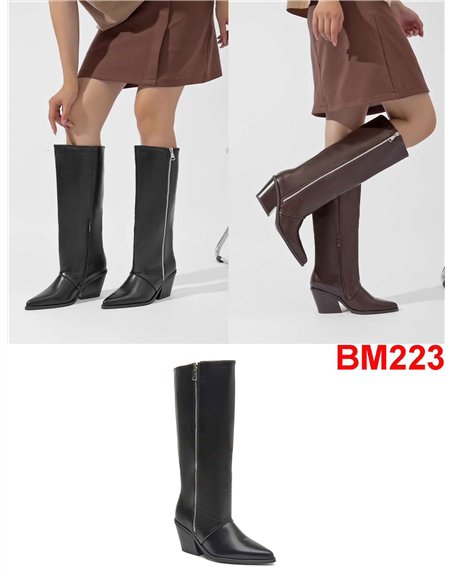 Bota alta con cuña y punta afilada