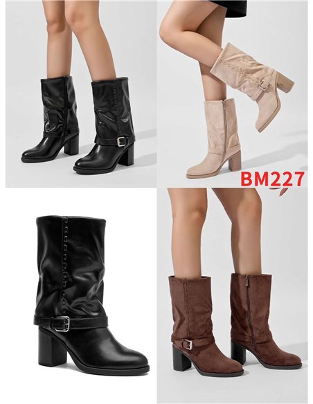 Bota media caña arrugada con hebilla