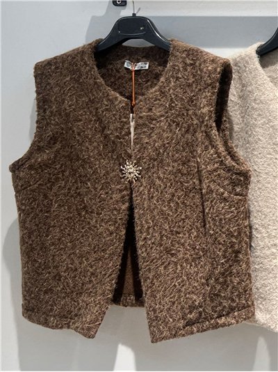 Chaleco bouclé con broche joya 2