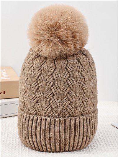 Gorro punto trenzado con pompón suave