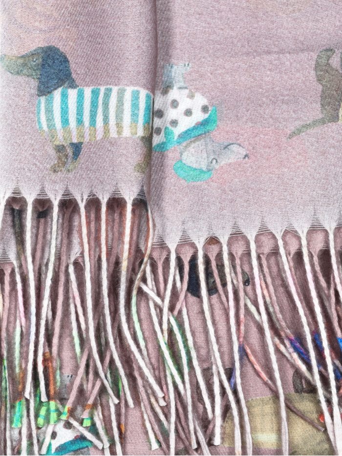 Bufanda perro salchicha flecos