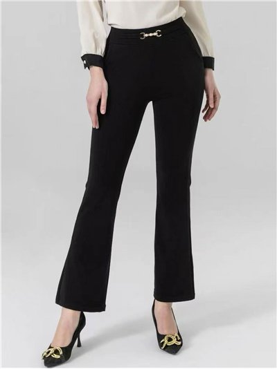 Pantalón flare detalle metálico