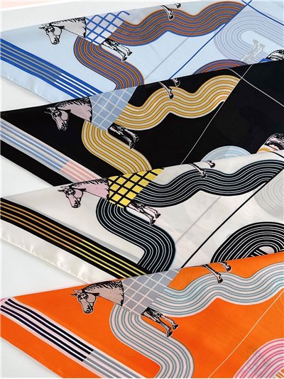 Pañuelo pequeño caballo efecto seda