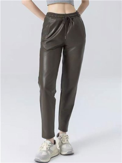 Pantalón jogger polipiel afelpado