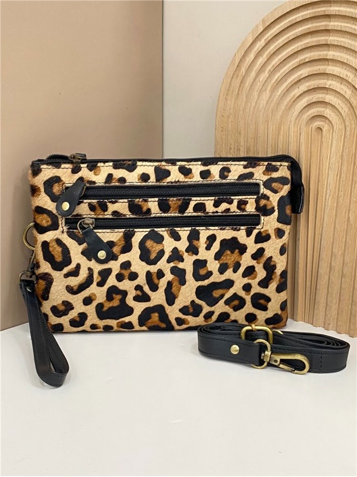 Sobre piel pelo animal print con cremalleras