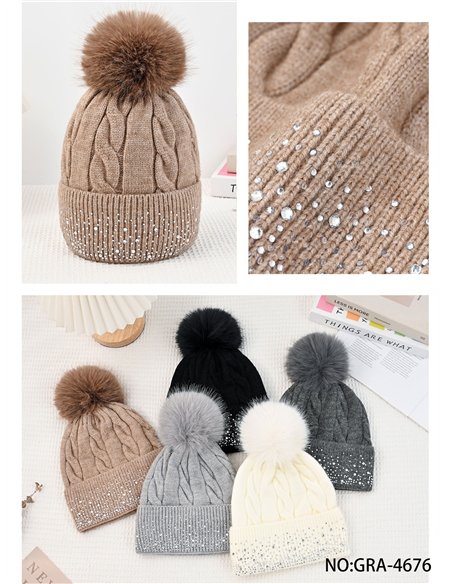 Gorro pompón trenzado con strass