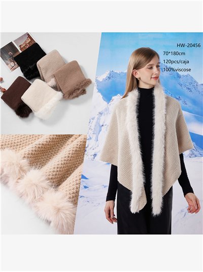 Chal triangular de punto con pelo 2