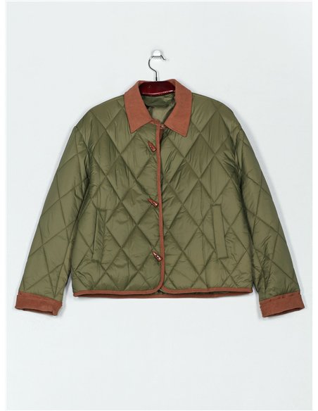Chaqueta ligera acolchada cuello contraste