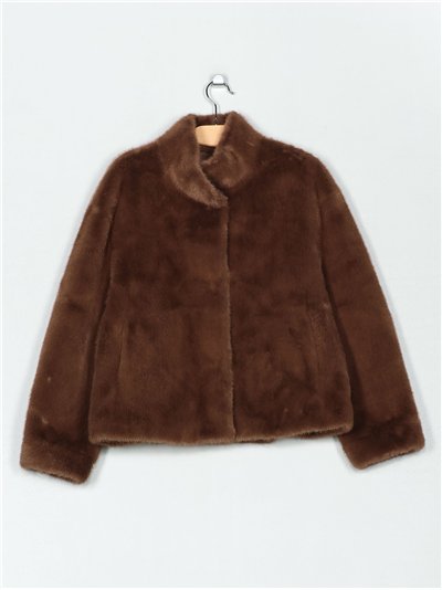 Chaqueta corta pelo cuello alto