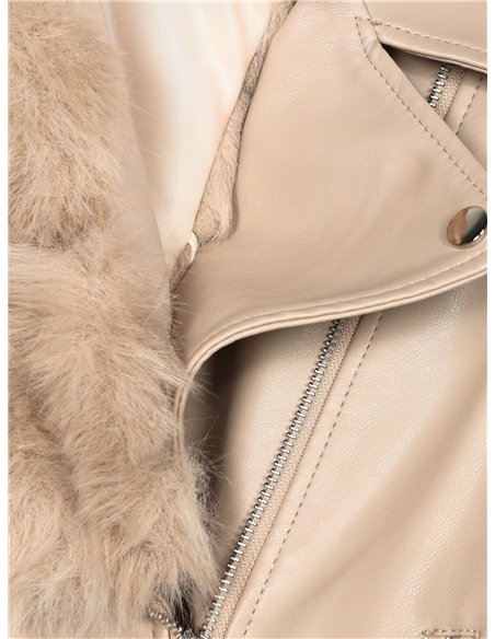 Chaqueta biker efecto piel con cuello de pelo