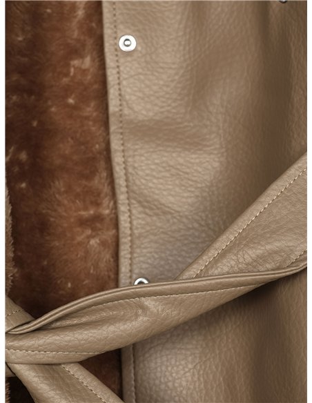 Abrigo largo efecto piel con cuello y puños de pelo