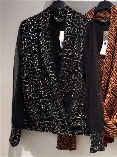 Blusa fiesta cruzada lentejuelas con mangas de tul 2