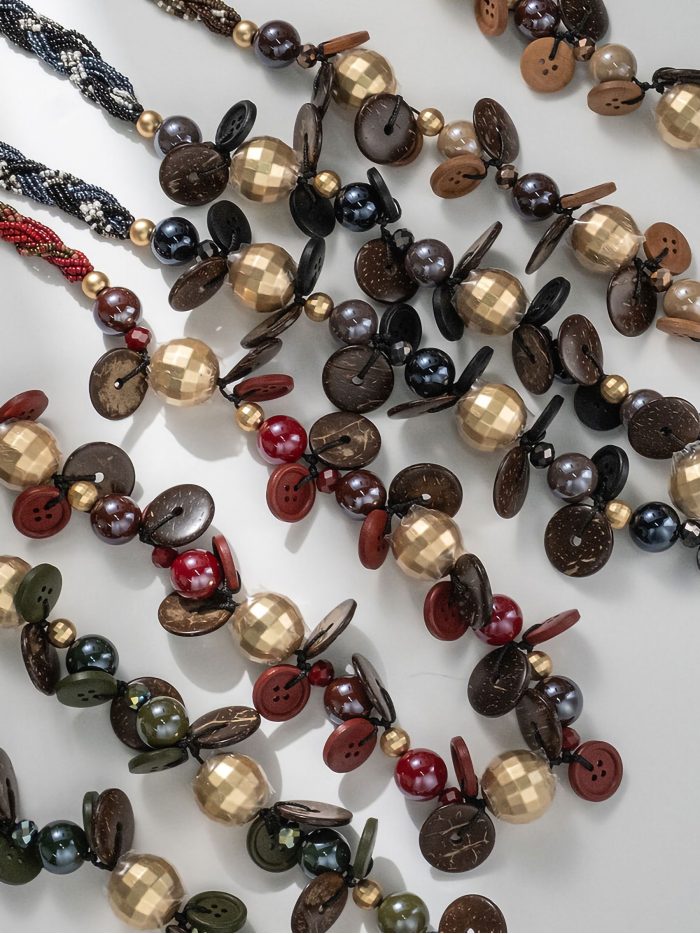 Collar largo abalorios irregulares