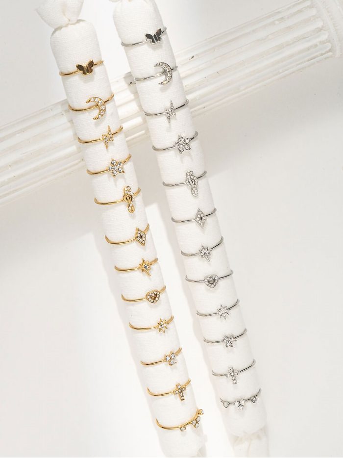 Conjunto de 12 anillos con circonitas - Acero inoxidable - Expositor incluido