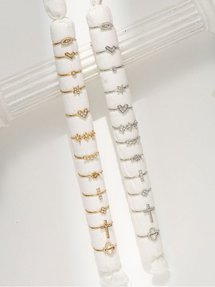 Conjunto de 12 anillos con circonitas - Acero inoxidable - Expositor incluido