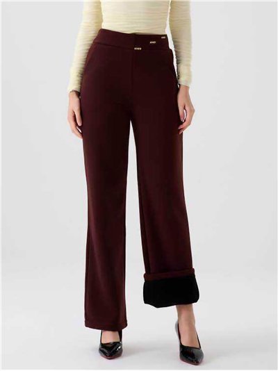 Pantalón ancho detalle metálico con forro polar