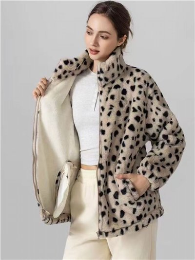 Chaqueta animal print borreguito