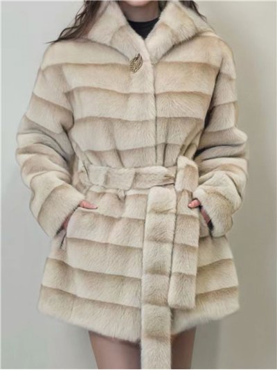 Abrigo efecto pelo con cinturón