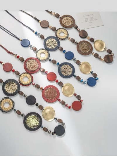 Collar largo medallón en cordón