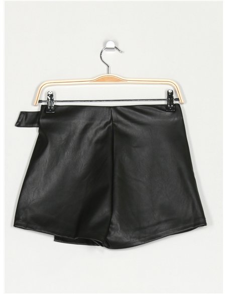 Short falda efecto piel hebilla