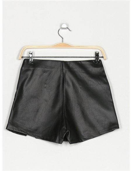 Faux leather shorts skirt with beads buttons