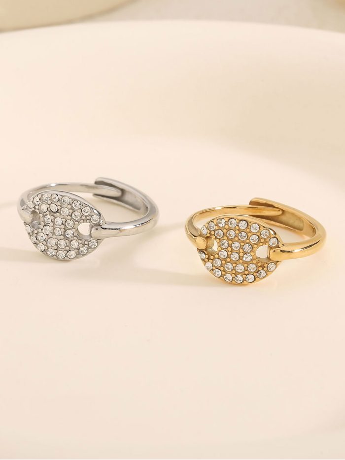 Anillo ovalado con circonitas - Acero inoxidable