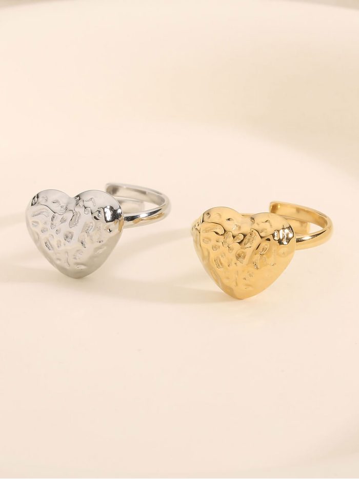 Anillo corazón en relieve - Acero inoxidable