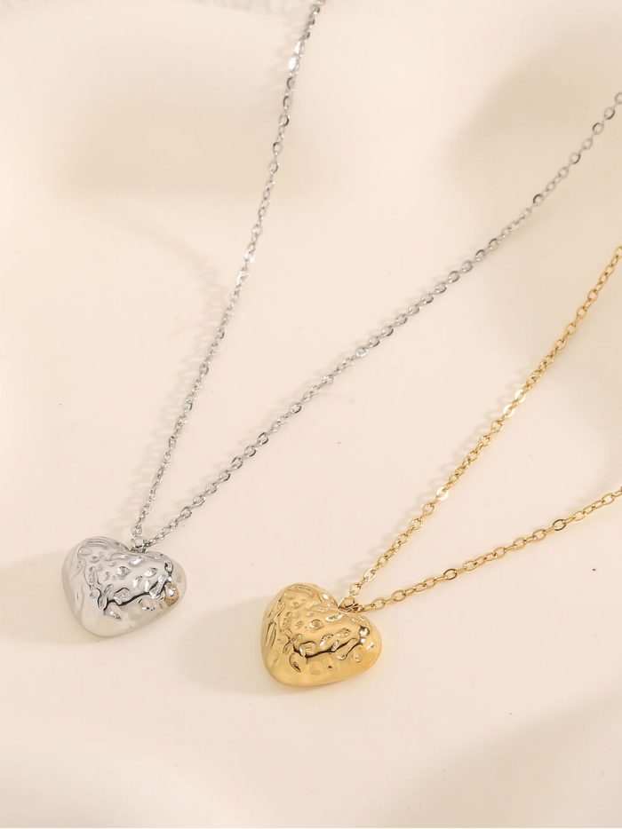 Collar corazón en relieve - Acero inoxidable