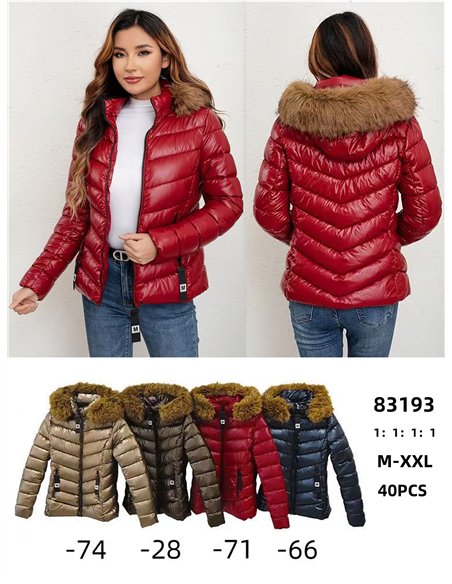 Anorak corto metalizado capucha con pelo