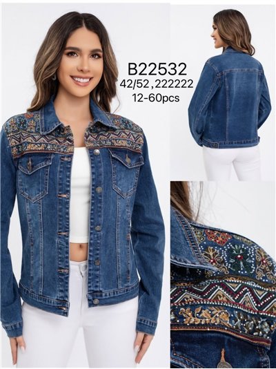 Cazadora denim bordada strass talla grande 2