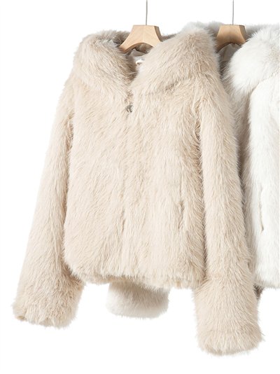 Chaqueta efecto pelo con capucha